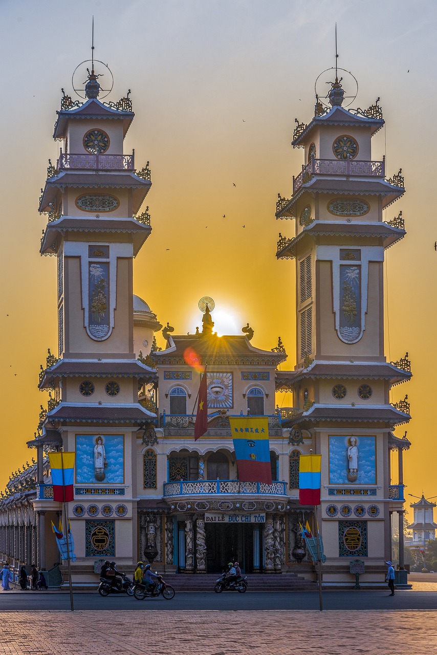 Zwei Kanufahrer in einem Kanu auf dem Fluss